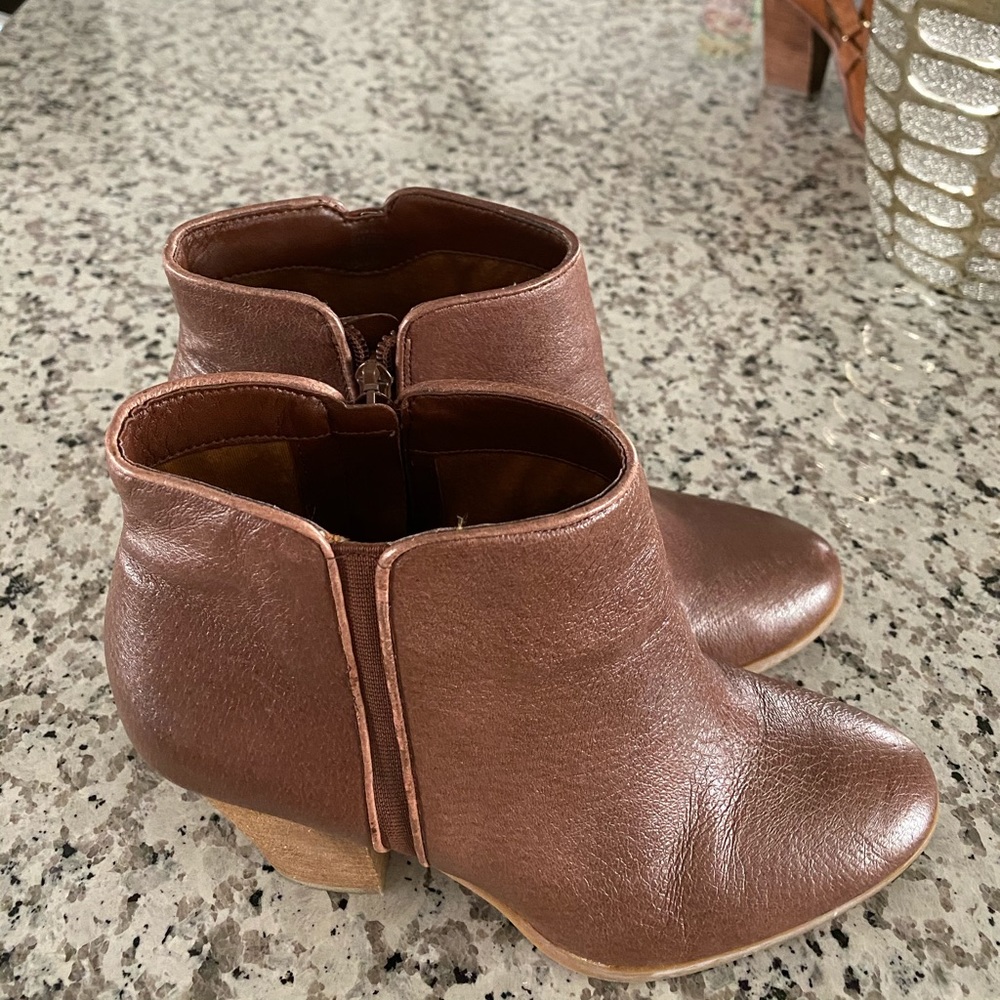 JESSICA SIMPSON BOOTS - Picture 2 of 5